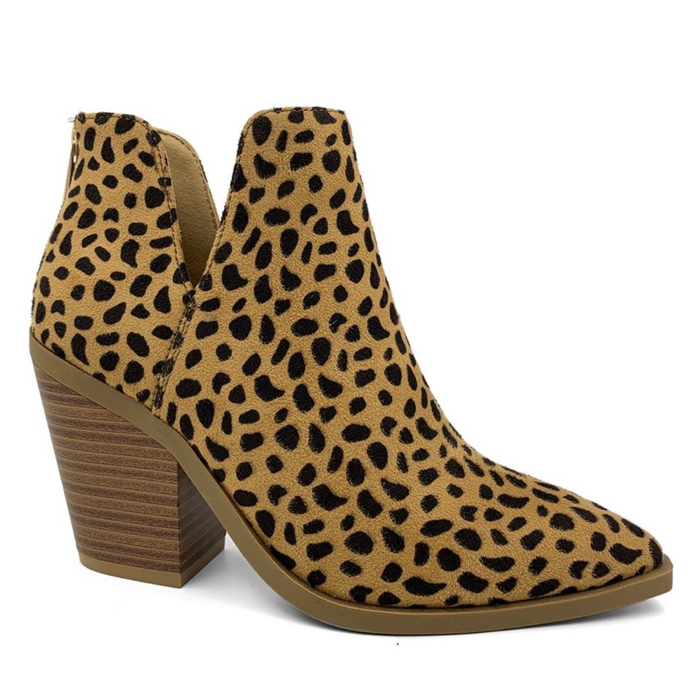 NIB BAMBOO UPSTREAM-01 Cheetah print booties Size 7